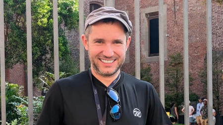 olonos_kathigitis_maketa