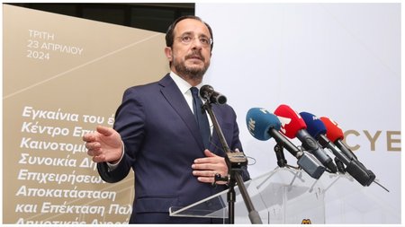 MixCollage-23-Apr-2024-07-58-PM-2561