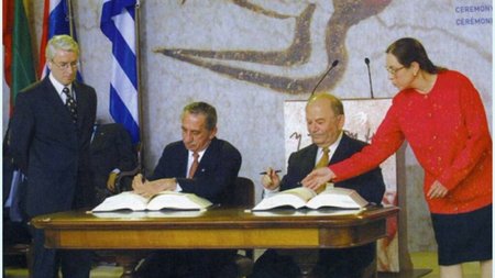 220502052102_TASSOS-PAPADOPOULOS-IAKOBOU01-EU-1024x666