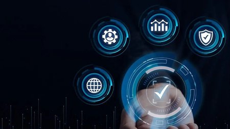 to-cloud-erp-akolouthei-tin-anaptixi-tis-epixeirisis