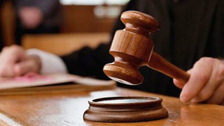 to-dikastirio-dikaiose-gynaika-apo-tin-afriki-1-696x435