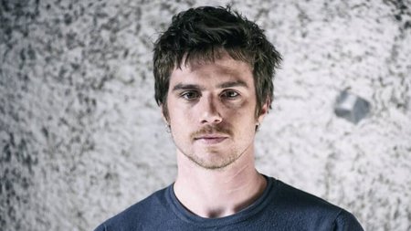 dimitris-kitsos-thanos-in-maestro-in-blue-netflix-series-paxoi-island-ionian-sea