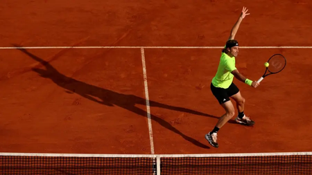 stefanos_tsitsipas_barcelona25_volley