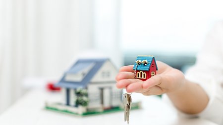 real-estate-agent-with-house-model-keys