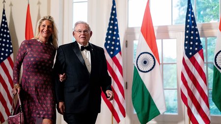 Menendez_wife_arthrou