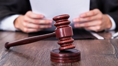 dikastirio-ftaiei-i-astynomia