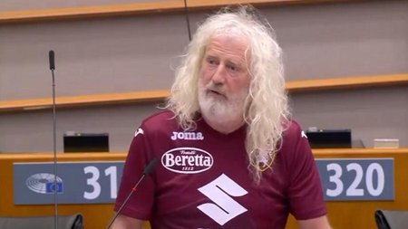 torino-shirt-european-parliame_152806