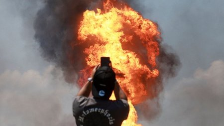 2025-04-01T044853Z_840098772_RC2SODAO1MTB_RTRMADP_5_MALAYSIA-FIRE-1200x797