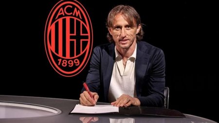 ac-milan-unveil-new-signing-lu_161415