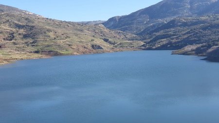 μαυροκολυμπος