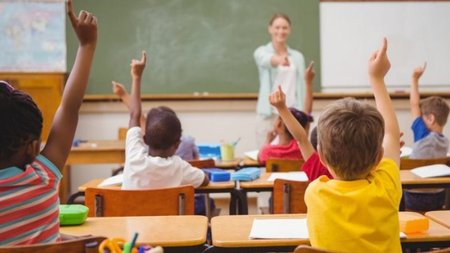 foto-sxoleio-ekpaideusi-mathites