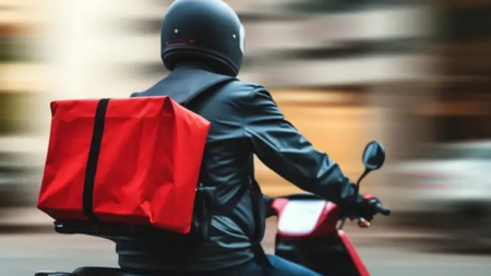devivery_man_1_2048x1365_1.width-750