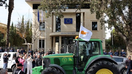 ΑΓΡΟΤΕΣ ΤΡΑΚΤΕΡ