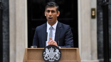 arthrou-rishi-sunak-downing-street