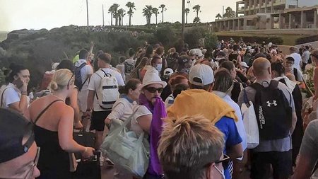 ΤΟΥΡΙΣΤΕΣ ΡΟΔΟΣ