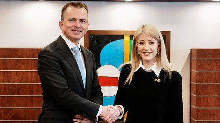 DOC.20231128.5867770.proedros-voulis-presvis-polonias