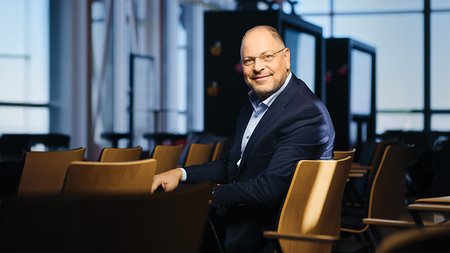 HIGH 241110-GOLD-PwC-PhilipposSoseilos-1K5A2801