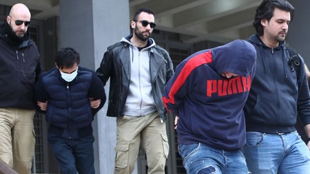 kathgoroumenoi-arthrou_2