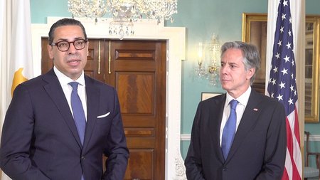 μπλινκεν κομπος