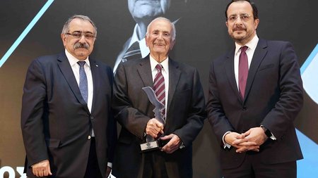 ΦΑΝΟΣ ΕΠΙΦΑΝΙΟΥ