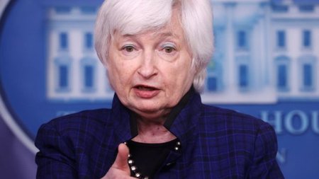 2021-05-20T204436Z_1355708803_RC2WJN9O70NL_RTRMADP_5_USA-TREASURY-TAX-MINIMUM_med