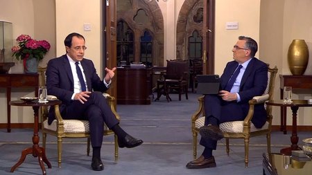 ERTNEWSGR.00_12_02_06.Still2377