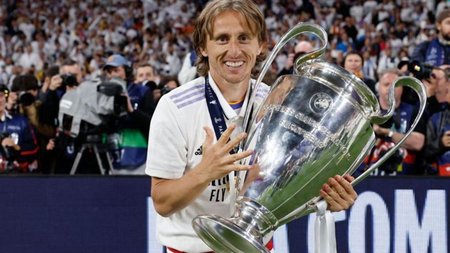 posado_copa_modric_he36255_ndt_132316