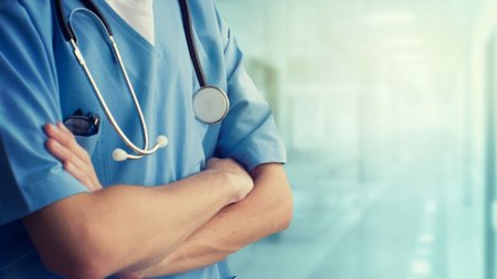 theloun-tis-afxiseis-arnoyntai-to-penalti-gia-tis-kairarikes-ti-antiproteinoun-oi-giatroi-2048x1360