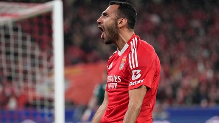 ap25049749563111_202346