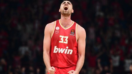 98e604b4-nikola-milutinov-olympiacos-real