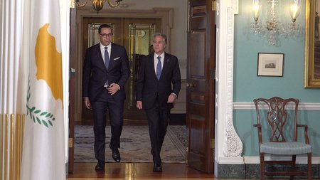 κομπος μπλινκεν