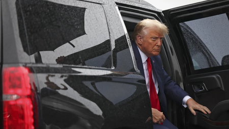 230804-donald-trump-airport-mn-1005-08705b