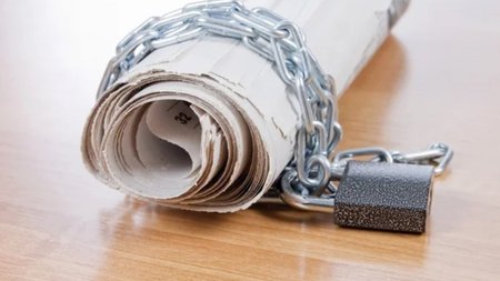 depositphotos_8163442-stock-photo-newspapers-with-chains