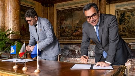 Υπογραφή Διακήρυξης των Βρυξελλών - Δήμαρχος