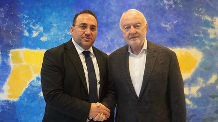 ΚΟΥΜΗΣ ΕΛΒΕΤΟΣ