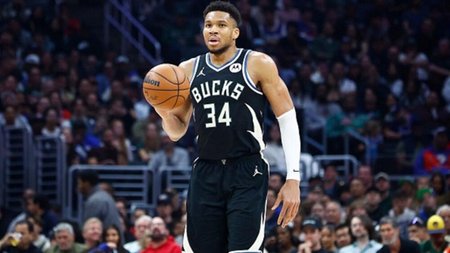 giannis_antetekounmpo_milwauke_170637