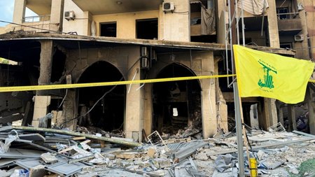 2024-10-04T100935Z_1250636158_RC2JDAAOYI61_RTRMADP_5_ISRAEL-PALESTINIANS-LEBANON-1