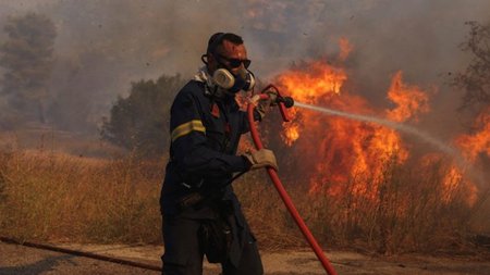 2024-08-12T093037Z_560845230_RC27E9AJQVH9_RTRMADP_5_EUROPE-WEATHER-GREECE-WILDFIRE-1024x682-1