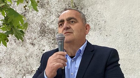 1490988-mpeleris-930