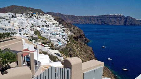 santorini_kaldera_eurokinissi_2.2.25_0