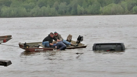 texas-jeep-lake-rescue.jpg (1)