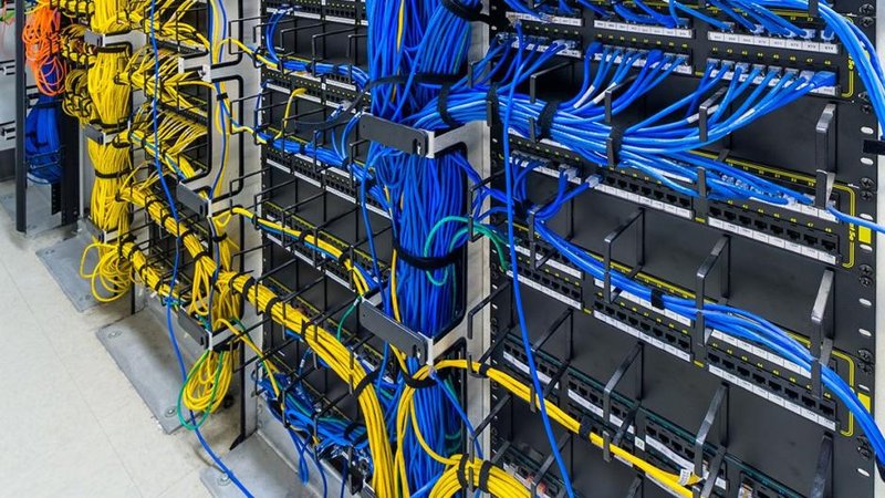 server-room-harzards-1200x628