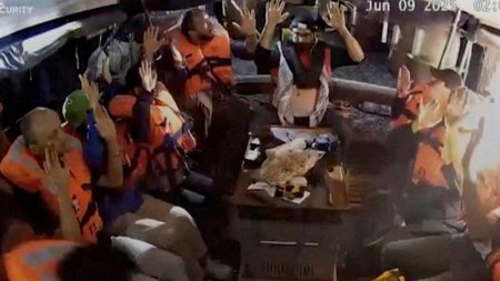 2025-06-09T052317Z_923159170_RC2TYEAO71TF_RTRMADP_5_ISRAEL-PALESTINIANS-GAZA-SHIP-1200x674