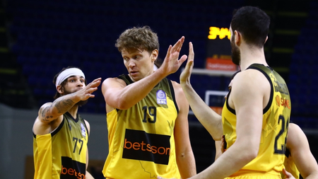 kuzminskas_aek_eurokinissi_markos_xouzouris