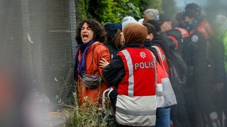 AFP__20240501__34QM2BE__v1__Preview__TurkeyPoliticsSocialLabourMayDayDemo-1068x713