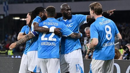 romelu-lukaku-napoli-hugs-geno_235557