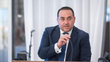 kalh-h-touristikh-xronia-leei-o-koumhs