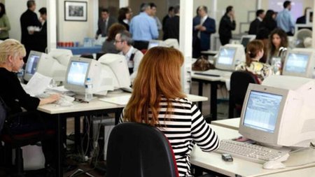 dimosio-upalliloi-ergasia_ID_921638-768x432