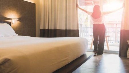 843c284f-84a1-4146-9228-1bf4e32d8152_hotel-hacks-to-survive-thrive-on-trip-1-810x486.jpg0