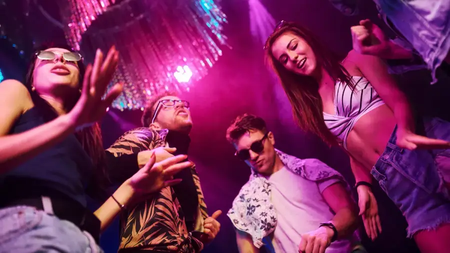 club_dance_young_people_1743224879